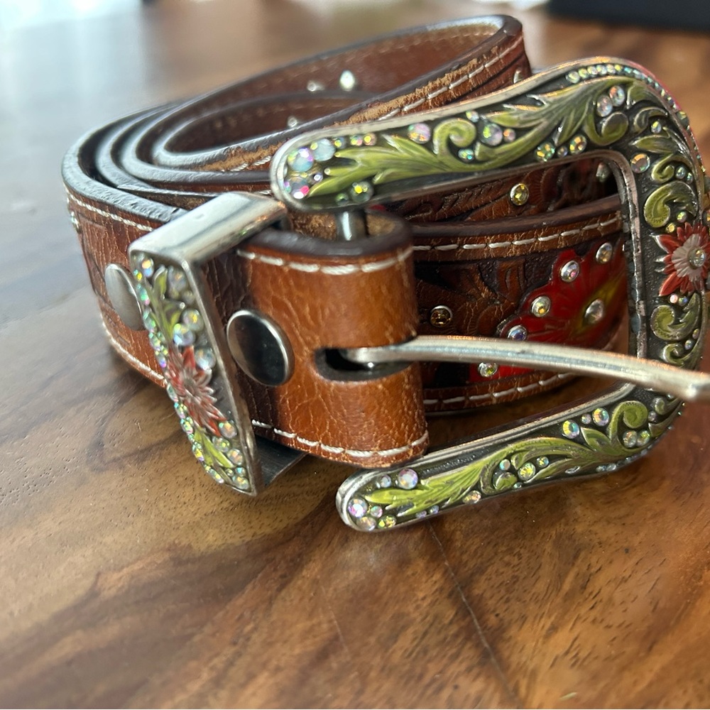 Leather belt woman cowgirl, flower pattern